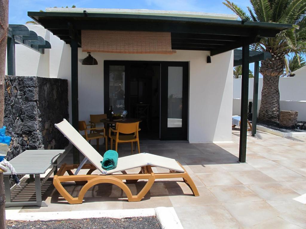 Bungalow Goa Pool View, Playa Roca Residence Sea Front Access - Free Ac - Wifi Costa Teguise Esterno foto
