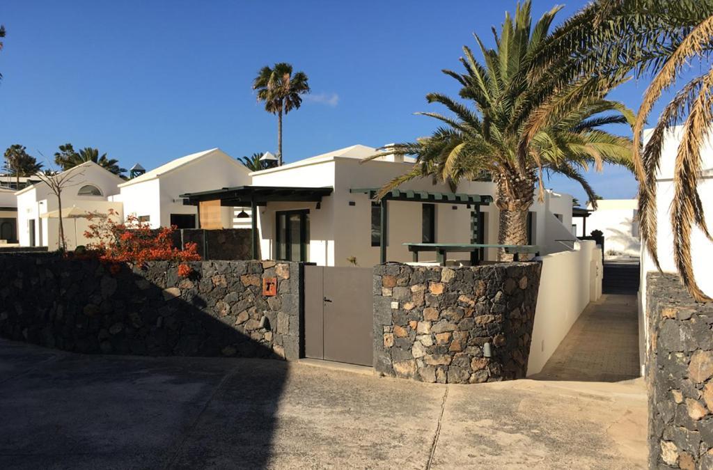 Bungalow Goa Pool View, Playa Roca Residence Sea Front Access - Free Ac - Wifi Costa Teguise Esterno foto