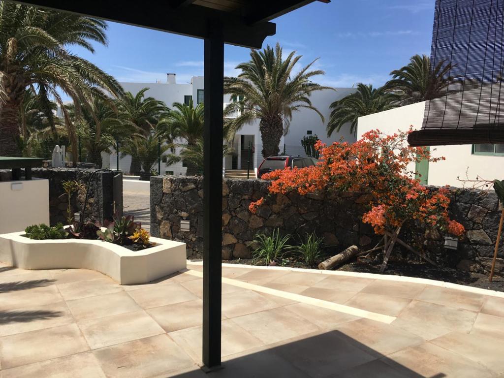 Bungalow Goa Pool View, Playa Roca Residence Sea Front Access - Free Ac - Wifi Costa Teguise Esterno foto