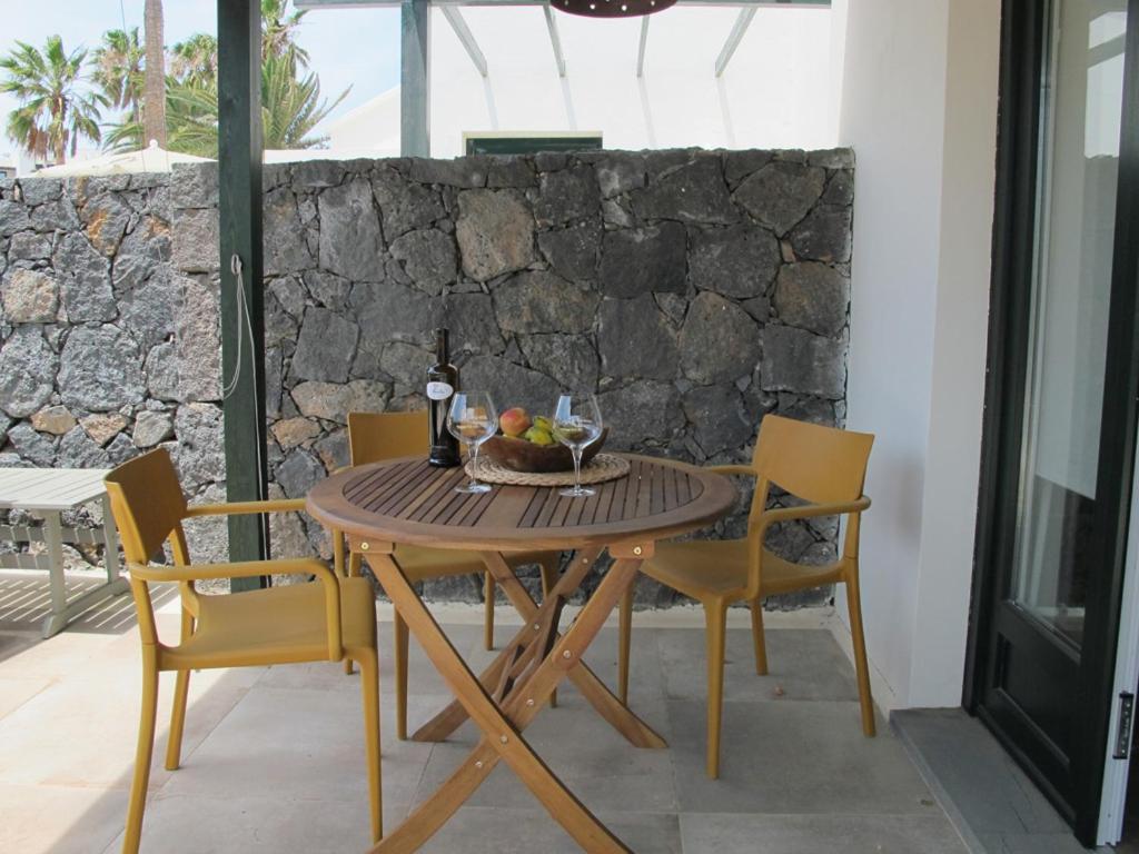 Bungalow Goa Pool View, Playa Roca Residence Sea Front Access - Free Ac - Wifi Costa Teguise Esterno foto