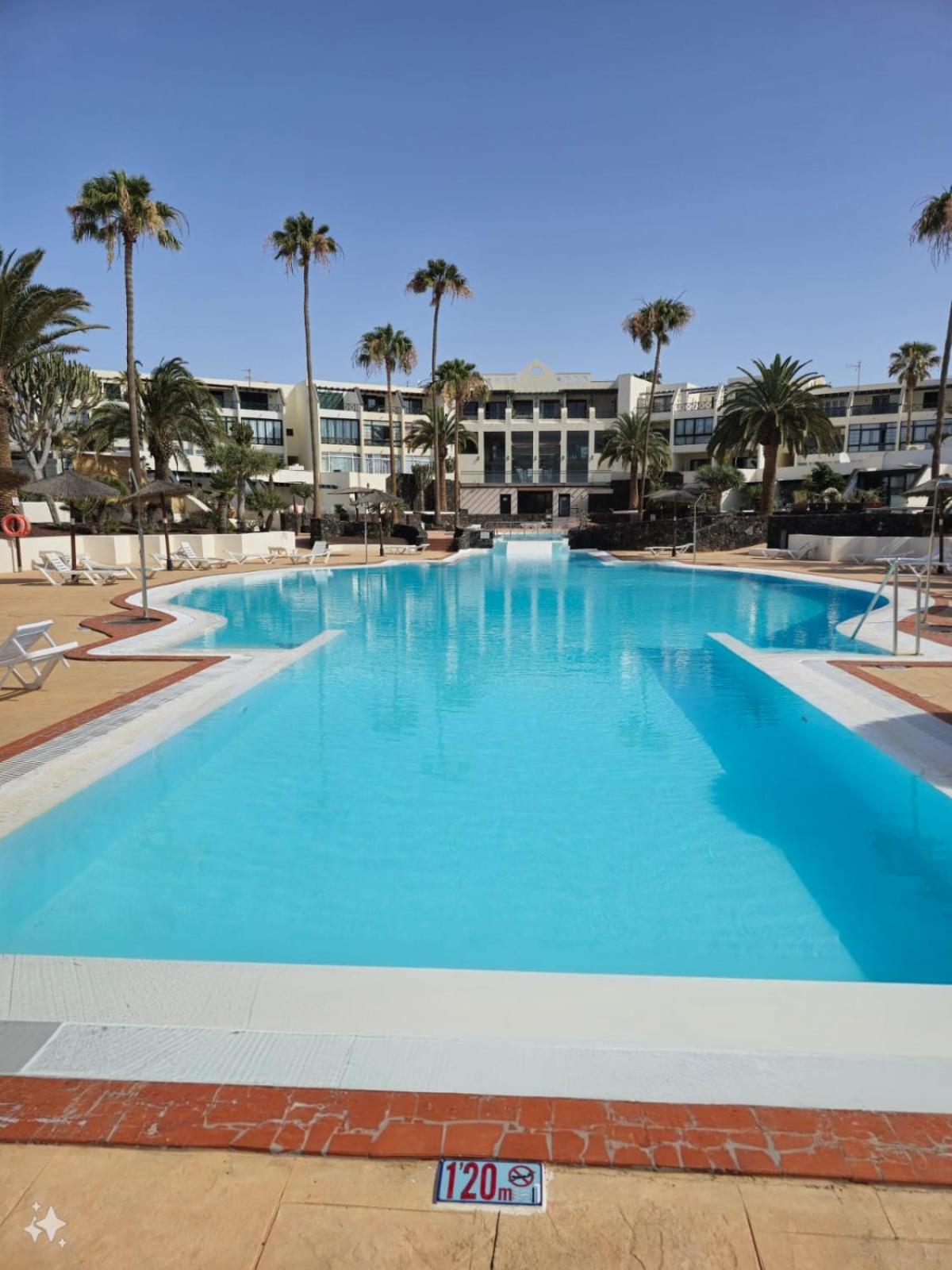 Bungalow Goa Pool View, Playa Roca Residence Sea Front Access - Free Ac - Wifi Costa Teguise Esterno foto