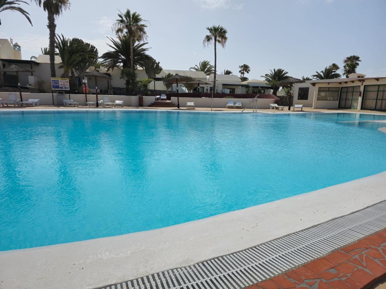Bungalow Goa Pool View, Playa Roca Residence Sea Front Access - Free Ac - Wifi Costa Teguise Esterno foto